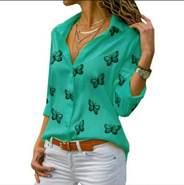 Neleia – Losvallende blouse met vlinderprint