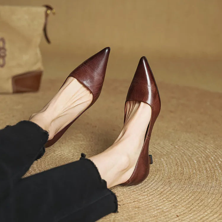 Sarah | Verfijnde Puntige Leren Pumps